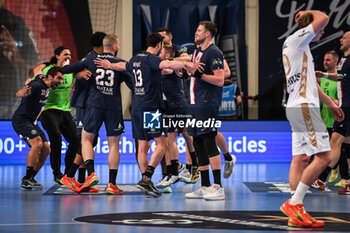 2023-05-17 - Team of PSG celebrate the victory during the EHF Champions League, Quarter-finals, 2nd leg handball match between Paris Saint-Germain and THW Kiel on May 17, 2023 at Pierre de Coubertin stadium in Paris, France - HANDBALL - CHAMPIONS LEAGUE - PARIS SG V KIEL - HANDBALL - OTHER SPORTS