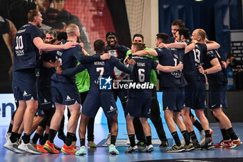 2023-05-17 - Team of PSG celebrate the victory during the EHF Champions League, Quarter-finals, 2nd leg handball match between Paris Saint-Germain and THW Kiel on May 17, 2023 at Pierre de Coubertin stadium in Paris, France - HANDBALL - CHAMPIONS LEAGUE - PARIS SG V KIEL - HANDBALL - OTHER SPORTS