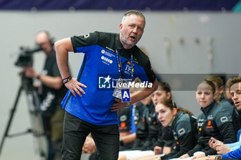 2023-12-06 - Coach Daniel Larsson of the Netherlands during the 26th IHF Women's World Championship 2023, Main Round IV Handball match between Netherlands and Brazil on December 6, 2023 at Arena Nord in Fredrikshavn, Denmark - HANDBALL - IHF WOMEN'S WORLD CHAMPIONSHIP 2023 - NETHERLANDS V BRAZIL - HANDBALL - OTHER SPORTS