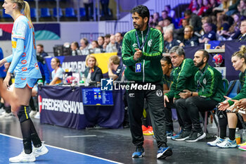 2023-12-06 - Coach Cristiano Silva of Brazil during the 26th IHF Women's World Championship 2023, Main Round IV Handball match between Netherlands and Brazil on December 6, 2023 at Arena Nord in Fredrikshavn, Denmark - HANDBALL - IHF WOMEN'S WORLD CHAMPIONSHIP 2023 - NETHERLANDS V BRAZIL - HANDBALL - OTHER SPORTS