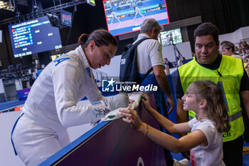2023-07-25 - Navarria Mara (ITA) signing autographs - FIE SENIOR FENCING WORLD CHAMPIONSHIPS - DAY4 - FENCING - OTHER SPORTS