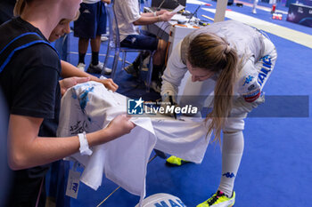 2023-07-26 - Favaretto Martina (ITA) signing autographs - FIE SENIOR FENCING WORLD CHAMPIONSHIPS - DAY5 - FENCING - OTHER SPORTS