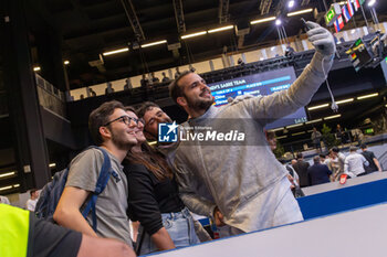 2023-07-28 - Curatoli Luca (ITA) with fans - FIE SENIOR FENCING WORLD CHAMPIONSHIPS - DAY7 - FENCING - OTHER SPORTS