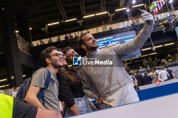 28/07/2023 - Curatoli Luca (ITA) with fans - FIE SENIOR FENCING WORLD CHAMPIONSHIPS - DAY7 - SCHERMA - ALTRO