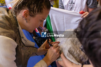 2023-07-29 - Favaretto Martina (ITA) signing autographs - FIE SENIOR FENCING WORLD CHAMPIONSHIPS - DAY8 - FENCING - OTHER SPORTS