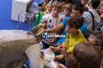 2023-07-29 - Favaretto Martina (ITA) signing autographs - FIE SENIOR FENCING WORLD CHAMPIONSHIPS - DAY8 - FENCING - OTHER SPORTS