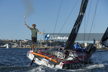 2023-08-22 - Jay Thompson (USA) becomes the first skipper to set a record on the north Atlantic in a Mini 6.50, crossing the line this Monday 21st August 2023 at 4h26 UTC at Lizard Point in 17 days, 9 hours and 43 secondes, before homologation. Here at his arrival on Brest, France on August 22nd 2023 - SAILING - JAY THOMPSON RECORD ON THE NORTH ATLANTIC IN A MINI 6.50 - SAILING - OTHER SPORTS