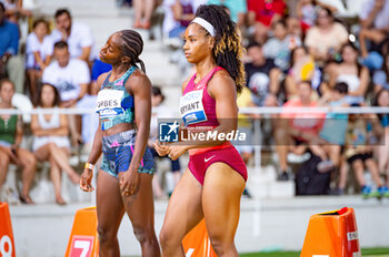 2023-07-22 - Shashalee FORBES and Dezerea BRYANT before the womens 100 metres sprint race during the 
WACT/Europe Silver Athletics Meeting celebrated in Madrid, Spain at Vallehermoso stadium on Saturday 22 July 2023 - WACT EUROPE SILVER MEETING - INTERNATIONALS - ATHLETICS