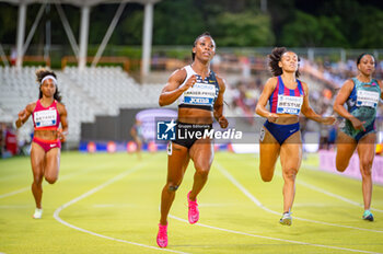 2023-07-22 - Shelly-Ann FRASER-PRYCE (c) compete against Dezerea BRYANT and Jael Sakura BESTUE in the womens 100 metres sprint race during the 
WACT/Europe Silver Athletics Meeting celebrated in Madrid, Spain at Vallehermoso stadium on Saturday 22 July 2023 - WACT EUROPE SILVER MEETING - INTERNATIONALS - ATHLETICS