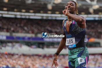 2023-07-23 - Noah LYLES of the the United States celebrates after winning the Men’s 200m during the London Athletics Meet, Wanda Diamond League meeting on 23 July 2023 at the London Stadium in London, England - ATHLETICS - DIAMOND LEAGUE 2023 - LONDON - INTERNATIONALS - ATHLETICS