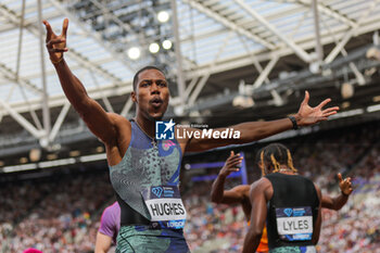 2023-07-23 - Zharnel HUGHES of Great Britain & NI celebrates his time of 19.73s after breaking John Regis’ national record in the Men's 200m during the London Athletics Meet, Wanda Diamond League meeting on 23 July 2023 at the London Stadium in London, England - ATHLETICS - DIAMOND LEAGUE 2023 - LONDON - INTERNATIONALS - ATHLETICS