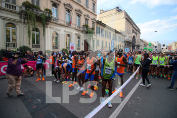 2023-04-02 - Elite runners preparing for the start of Milano Marathon 2023 - MILANO MARATHON - MARATHON - ATHLETICS
