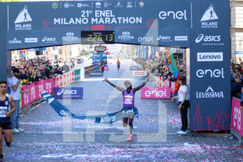 2023-04-02 - Cherop Sharon Jemutai (KEN), female winner of Milano Marathon with a time of 2:26:12.31 - MILANO MARATHON - MARATHON - ATHLETICS