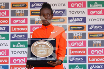 2023-04-02 - Dessi Ethlemahu Sintayehu (ETH), second arrived in the marathon, on the podium - MILANO MARATHON - MARATHON - ATHLETICS