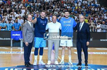 2023-08-04 - Retirement ceremony of Greek ex basketball player NICK GALIS with (L) FIBA Secretary General ANDREAS ZAGKLIS, LUCA DONCIC, KOSTAS PAPANIKOLAOU, VAGGELIS LIOLIOS President of the Hellenic Basketball Federation before the International Friendly match between Greece and Slovenia at OAKA Stadium on August 4, 2023, in Athens, Greece. - GREECE VS SLOVENIA - FRIENDLY MATCH - BASKETBALL