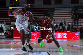 2023-09-13 - Vinnie Shahid #0 of Pallacanestro Varese OpenJobMetis seen in action during Friendly match new season between Pallacanestro Varese OpenJobMetis and SAM Basket Massagno at Itelyum Arena, Varese, Italy on September 13, 2023 - OPENJOBMETIS VARESE VS SAM BASKET MASSAGNO - FRIENDLY MATCH - BASKETBALL
