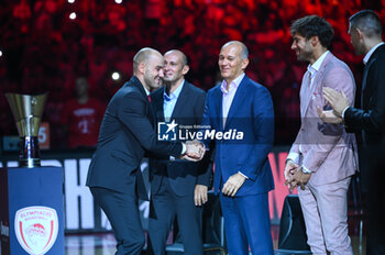 2023-09-17 - Olympiacos BC and Giorgos and Panayotis Angelopoulos honoring Vassilis Spanoulis before the friendly pre-season match between Olympiacos BC and Olimpia Milano at Peace and Friendship Stadium on September 17, 2023, in Athens, Greece. - OLYMPIACOS BC HONORING VASSILIS SPANOULIS, FRIENDLY MATCH OLYMPIACOS VS OLIMPIA MILANO - FRIENDLY MATCH - BASKETBALL