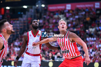2023-09-17 - 43 Luke Sikma of Olympiacos BC competing with 2 Alex Poythress of Olimpia MIlano during the friendly match between Olympiacos BC and Olimpia Milano after honoring Vassilis Spanoulis at Peace and Friendship Stadium on September 17, 2023, in Athens, Greece. - OLYMPIACOS BC HONORING VASSILIS SPANOULIS, FRIENDLY MATCH OLYMPIACOS VS OLIMPIA MILANO - FRIENDLY MATCH - BASKETBALL