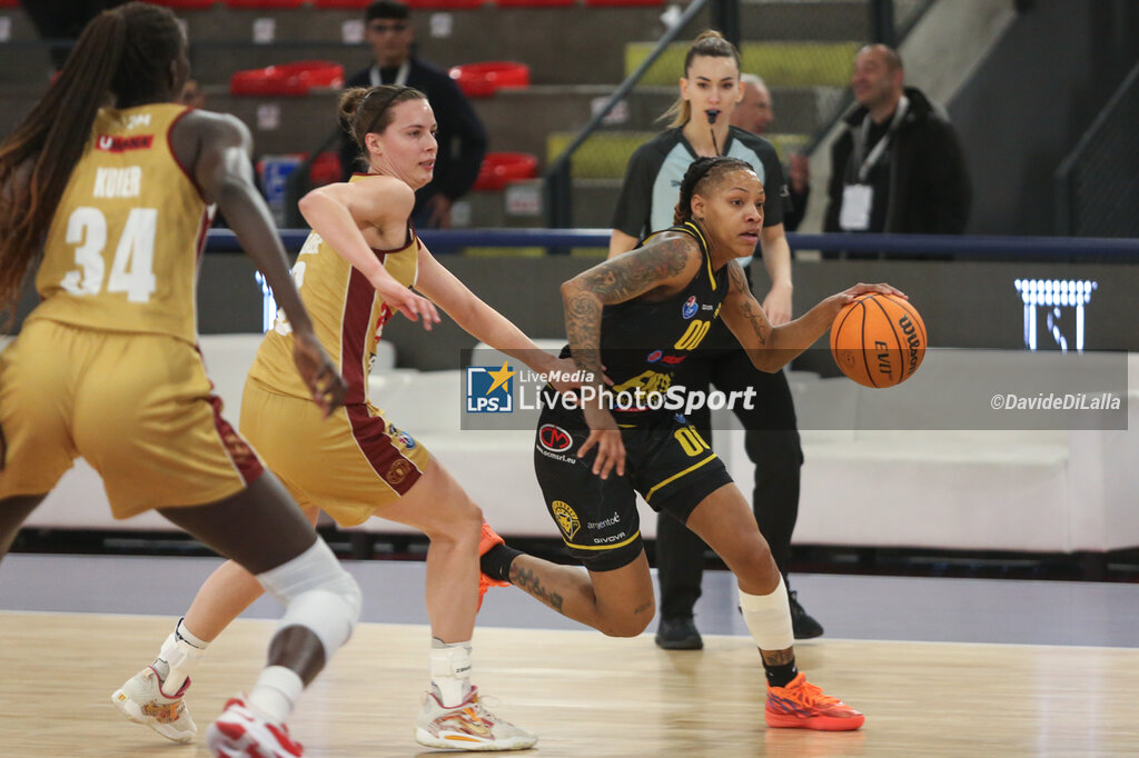 quarter finals - Umana Reyer Venezia vs Fila San Martino di Lupari - WOMEN ITALIAN CUP - BASKETBALL