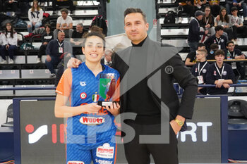 2023-03-30 - Costanza Verona prize as best player
FINAL EIGHT ITALY CUP
Famila Wuber Schio - Passalacqua Ragusa  - QUARTER FINALS - FAMILA WEBER SCHIO VS PASSALACQUA RAGUSA - WOMEN ITALIAN CUP - BASKETBALL