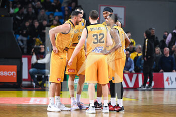 15/03/2023 - Players of AEK BC during the Round of 16, match between AEK BC and Galatasaray Nef at Ano Liossia Olympic Hall on Wednesday 15 March 2023, in Athens, Greece. - AEK BC VS GALATASARAY NEF - CHAMPIONS LEAGUE - BASKET