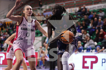 2023-01-05 - Awak Kuier (Umana Reyer Venezia) vs Sara Toffolo (Dinamo Banco di Sardegna Sassari) - DINAMO SASSARI VS REYER VENEZIA - EUROCUP WOMEN - BASKETBALL