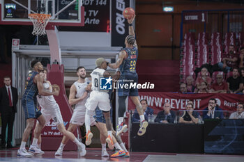 2023-10-11 - Rayjon Tucker (Umana Reyer Venezia) in action against T.J. Shorts II (Paris Basketball) - UMANA REYER VENEZIA VS PARIS BASKETBALL - EUROCUP - BASKETBALL