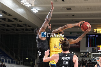 2023-10-18 - Sylven Landsberg of Dreamland Gran Canaria Club de Baloncesto take the rebound during the match between Dolomiti Trentino Energia and Dreamland Gran Canaria Club de Baloncesto, regular season of EuroCup BKT 2023/2024 tournament at il T Quotidiano Arena on October 18, 2023, Trento, Italy. - DOLOMITI TRENTINO ENERGIA VS DREAMLAND GRAN CANARIA - EUROCUP - BASKETBALL