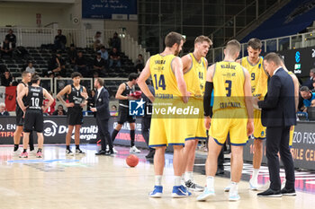 2023-10-18 - Team of Dreamland Gran Canaria Club de Baloncestoduring the match between Dolomiti Trentino Energia and Dreamland Gran Canaria Club de Baloncesto, regular season of EuroCup BKT 2023/2024 tournament at il T Quotidiano Arena on October 18, 2023, Trento, Italy. - DOLOMITI TRENTINO ENERGIA VS DREAMLAND GRAN CANARIA - EUROCUP - BASKETBALL