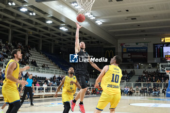 2023-10-18 - Penetration of Toto Forray of Dolomiti Trentino Energia during the match between Dolomiti Trentino Energia and Dreamland Gran Canaria Club de Baloncesto, regular season of EuroCup BKT 2023/2024 tournament at il T Quotidiano Arena on October 18, 2023, Trento, Italy. - DOLOMITI TRENTINO ENERGIA VS DREAMLAND GRAN CANARIA - EUROCUP - BASKETBALL