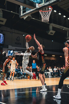 2023-12-26 - T.J. SHORTS II (Paris) and Conor MORGAN (London) during the BKT EuroCup basketball match between Paris Basketball and London Lions on December 26, 2023 at Halle Georges Carpentier in Paris, France - BASKETBALL - EUROCUP - PARIS V LONDON LIONS - EUROCUP - BASKETBALL