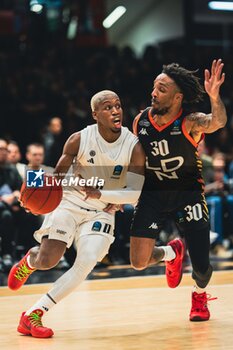 2023-12-26 - T.J. SHORTS II (Paris) and Matt MORGAN (London) during the BKT EuroCup basketball match between Paris Basketball and London Lions on December 26, 2023 at Halle Georges Carpentier in Paris, France - BASKETBALL - EUROCUP - PARIS V LONDON LIONS - EUROCUP - BASKETBALL