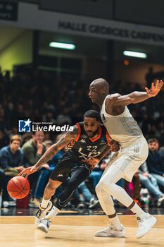 2023-12-26 - Tarik PHILLIP (London) and Bandja SY (Paris) during the BKT EuroCup basketball match between Paris Basketball and London Lions on December 26, 2023 at Halle Georges Carpentier in Paris, France - BASKETBALL - EUROCUP - PARIS V LONDON LIONS - EUROCUP - BASKETBALL