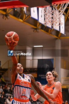 2023-11-29 - Shooting of Parks Robyn ( Beretta Famila Schio )during the Beretta Famila Schio vs Valencia Basket Club at the PalaRomare in Schio (Vi ), Italy on November 29, 2023 - BERETTA FAMILA SCHIO VS VALENCIA BASKET - EUROLEAGUE WOMEN - BASKETBALL