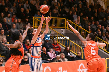 2023-11-29 - Three-point shot during the Beretta Famila Schio vs Valencia Basket Club at the PalaRomare in Schio (Vi ), Italy on November 29, 2023 - BERETTA FAMILA SCHIO VS VALENCIA BASKET - EUROLEAGUE WOMEN - BASKETBALL