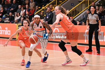 2023-11-29 - Parks Robyn ( Beretta Famila Schio ) in action during the Beretta Famila Schio vs Valencia Basket Club at the PalaRomare in Schio (Vi ), Italy on November 29, 2023 - BERETTA FAMILA SCHIO VS VALENCIA BASKET - EUROLEAGUE WOMEN - BASKETBALL