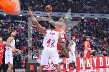 2023-01-06 - 28 TARIK BLACK of Olympiacos Piraeus during the Euroleague, Round 17, match between Olympiacos Piraeus and EA7 Emporio Armani Milan at Peace And Friendship Stadium on January 6, 2023 in Athens, Greece. - OLYMPIACOS VS EA7 EMPORIO ARMANI - EUROLEAGUE - BASKETBALL