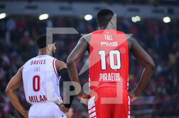 2023-01-06 - 10 MOUSTAPHA FALL of Olympiacos Piraeus with 0 BRANDON DAVIES of EA7 Emporio Armani Milan during the Euroleague, Round 17, match between Olympiacos Piraeus and EA7 Emporio Armani Milan at Peace And Friendship Stadium on January 6, 2023 in Athens, Greece. - OLYMPIACOS VS EA7 EMPORIO ARMANI - EUROLEAGUE - BASKETBALL