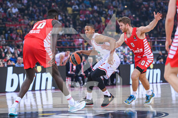 2023-01-06 - 22 DEVON HALL of EA7 Emporio Armani Milan during the Euroleague, Round 17, match between Olympiacos Piraeus and EA7 Emporio Armani Milan at Peace And Friendship Stadium on January 6, 2023 in Athens, Greece. - OLYMPIACOS VS EA7 EMPORIO ARMANI - EUROLEAGUE - BASKETBALL