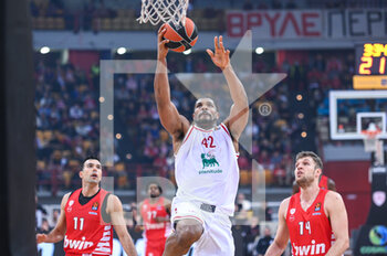 2023-01-06 - 42 KYLE HINES of EA7 Emporio Armani Milan during the Euroleague, Round 17, match between Olympiacos Piraeus and EA7 Emporio Armani Milan at Peace And Friendship Stadium on January 6, 2023 in Athens, Greece. - OLYMPIACOS VS EA7 EMPORIO ARMANI - EUROLEAGUE - BASKETBALL