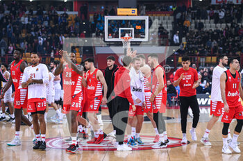 2023-01-06 - Players of Olympiacos Piraeus celebrating the victory during the Euroleague, Round 17, match between Olympiacos Piraeus and EA7 Emporio Armani Milan at Peace And Friendship Stadium on January 6, 2023 in Athens, Greece. - OLYMPIACOS VS EA7 EMPORIO ARMANI - EUROLEAGUE - BASKETBALL
