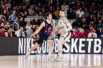 2023-01-05 - Alex Abrines of FC Barcelona in action against Kyle Weems of Virtus Segafredo Bologna during the Turkish Airlines EuroLeague Basketball match between FC Barcelona and Virtus Segafredo Bologna on January 5, 2023 at Palau Blaugrana in Barcelona, Spain - BASKETBALL - EUROLEAGUE - FC BARCELONA V BOLOGNA - EUROLEAGUE - BASKETBALL