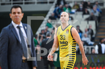 10/01/2023 - 33 NICK CALATHES with Head coach DIMITRIS ITOUDIS of Fenerbahce Beko Istanbul during the Euroleague, Round 18, match between Panathinaikos BC and Fenerbahce Beko Istanbul at Oaka Altion on January 10, 2023 in Athens, Greece. - PANATHINAIKOS BC VS FENERBAHCE - EUROLEAGUE - BASKET