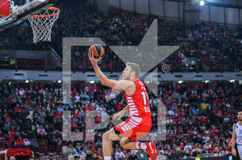 2023-02-03 - 14 SASHA VEZENKOV of Olympiacos Piraeus during the Euroleague, Round 23, match between Olympiacos Piraeus and Anadolu Efes at Peace and Friendship Stadium on February 3, 2023, in Athens, Greece. - OLYMPIACOS PIRAEUS VS ANADOLU EFES - EUROLEAGUE - BASKETBALL