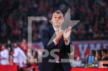 07/03/2023 - Head coach SARAS JASIKEVICIUS of FC Barcelona during the Euroleague, Round 27, match between Olympiacos Piraeus and FC Barcelona at Peace and Friendship Stadium on March 7, 2023, in Athens, Greece. - OLYMPIACOS PIRAEUS VS FC BARCELONA - EUROLEAGUE - BASKET