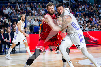 16/03/2023 - Nicolo Melli (EA7 Emporio Armani Olimpia Milano) and Vincent Poirier (Real Madrid) in action during the basketball match between Real Madrid and EA7 Emporio Armani Olimpia Milano valid for the matchday 29 of the Euroleague played at Wizink Center in Madrid on Thursday 16 March 2023 - REAL MADRID VS EA7 EMPORIO ARMANI MILANO - EUROLEAGUE - BASKET