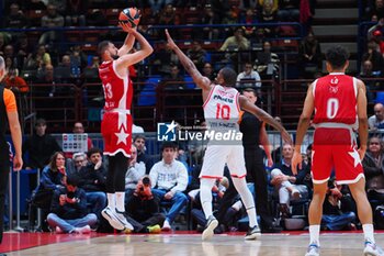 2023-11-09 - Nikola Mirotic (EA7 Emporio Armani Olimpia Milano) thwarted by Damien Inglis (Valencia Basket) - EA7 EMPORIO ARMANI MILANO VS VALENCIA BASKET - EUROLEAGUE - BASKETBALL