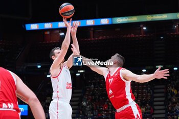 2023-11-09 - Josep Puerto (Valencia Basket) thwarted by Johannes Voigtmann (EA7 Emporio Armani Olimpia Milano) - EA7 EMPORIO ARMANI MILANO VS VALENCIA BASKET - EUROLEAGUE - BASKETBALL