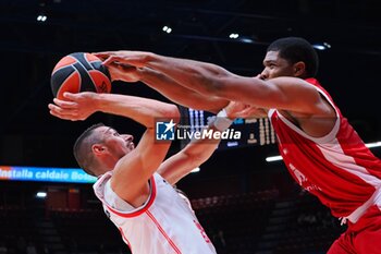 2023-11-09 - Kyle Hines (EA7 Emporio Armani Olimpia Milano) & Josep Puerto (Valencia Basket) - EA7 EMPORIO ARMANI MILANO VS VALENCIA BASKET - EUROLEAGUE - BASKETBALL