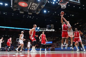 2023-11-09 - Kyle Hines (EA7 Emporio Armani Olimpia Milano) & Nathan Reuvers (Valencia Basket) - EA7 EMPORIO ARMANI MILANO VS VALENCIA BASKET - EUROLEAGUE - BASKETBALL
